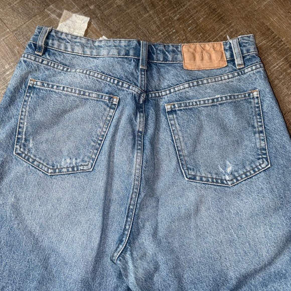 Zara (10) Distressed Denim Jeans - Picture 5 of 8